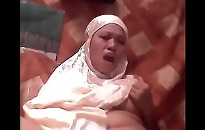 Hijabi girl masturbate on live streaming cams on twitter @sexyhijaber69