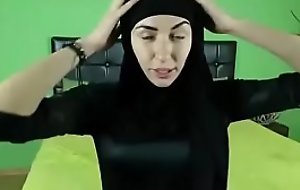 Arab girl on livecam [arabianchickscams.ga]