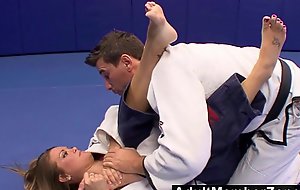 Pretending an harm to intrigue b passion transmitted to judo instructor