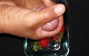 Craving Cum cream on my strawberries. Que rico.