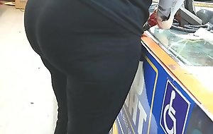 latina candid ass in leggings at the store